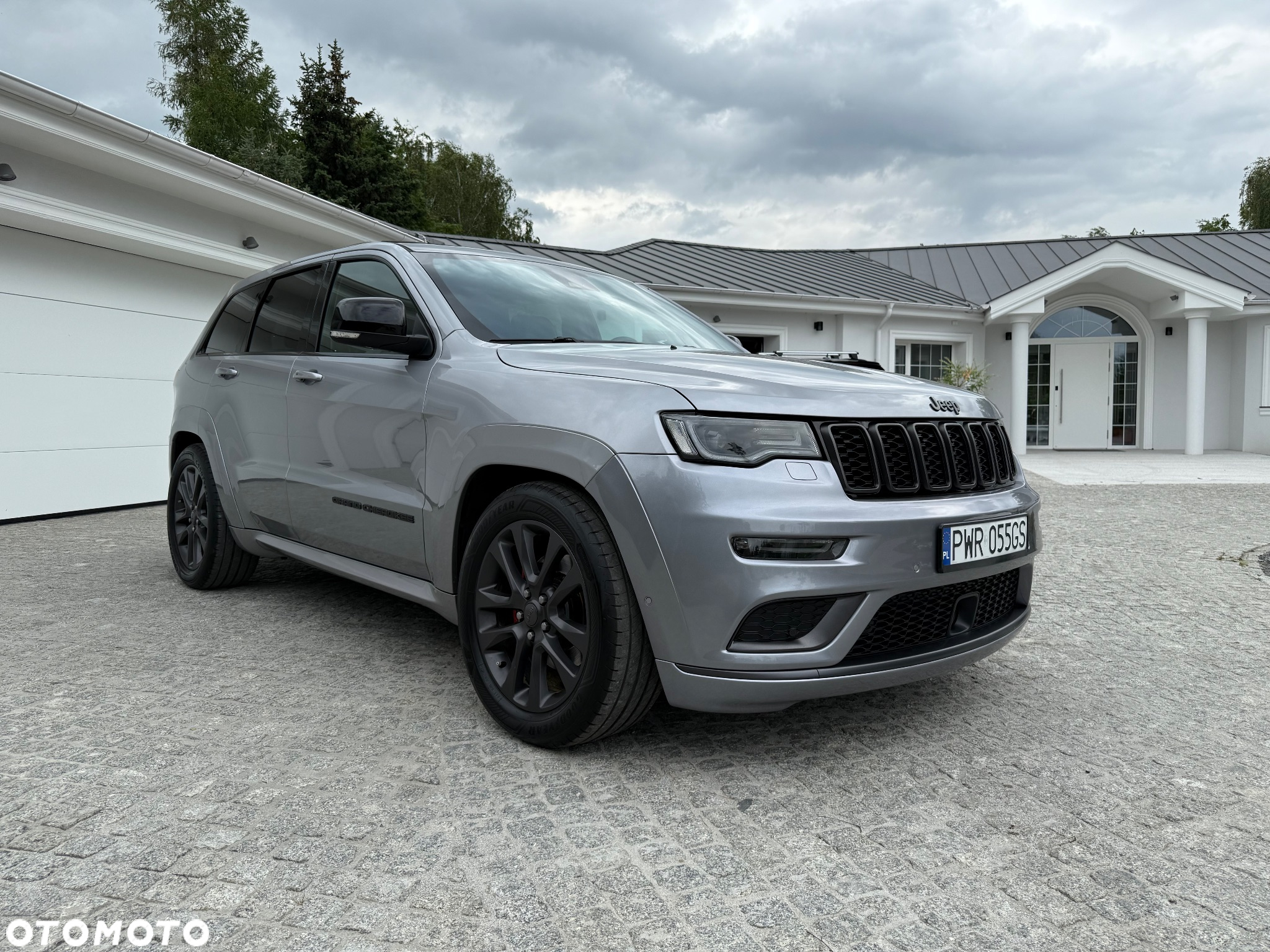 Jeep Grand Cherokee - 12