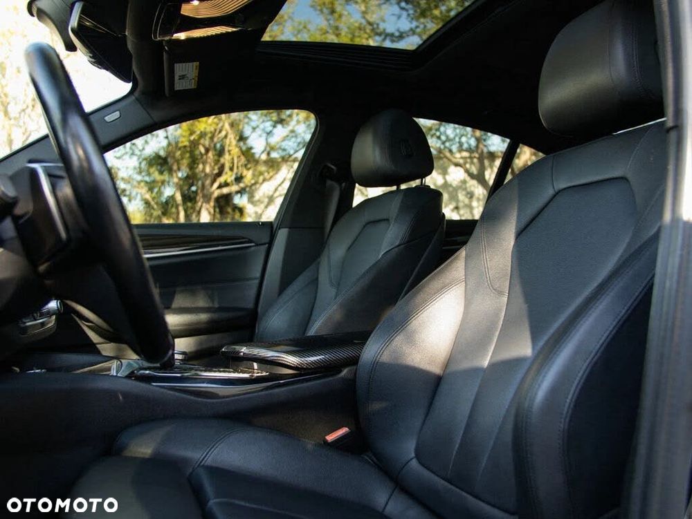 BMW Seria 5 530i xDrive Luxury Line sport - 23