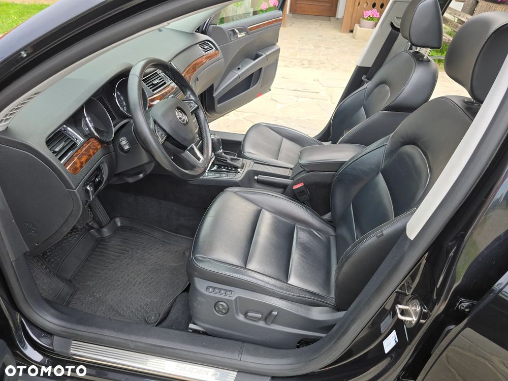 Skoda Superb 2.0 TDI 4x4 Platinum Outdoor DSG - 24