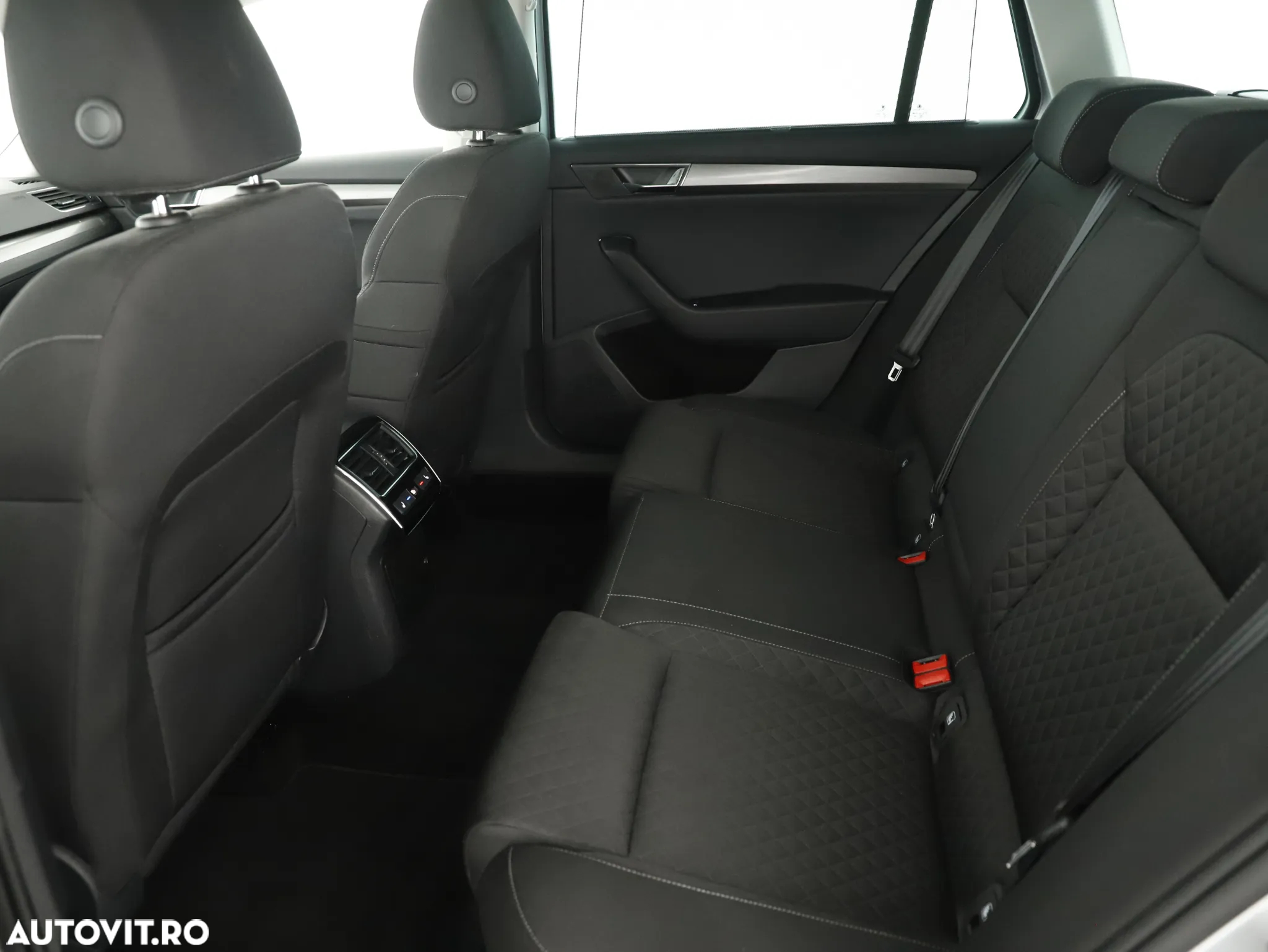 Skoda Superb Combi 2.0 TDI DSG Ambition - 10