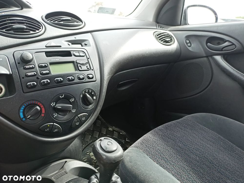Ford Focus 1.6 Ambiente - 11