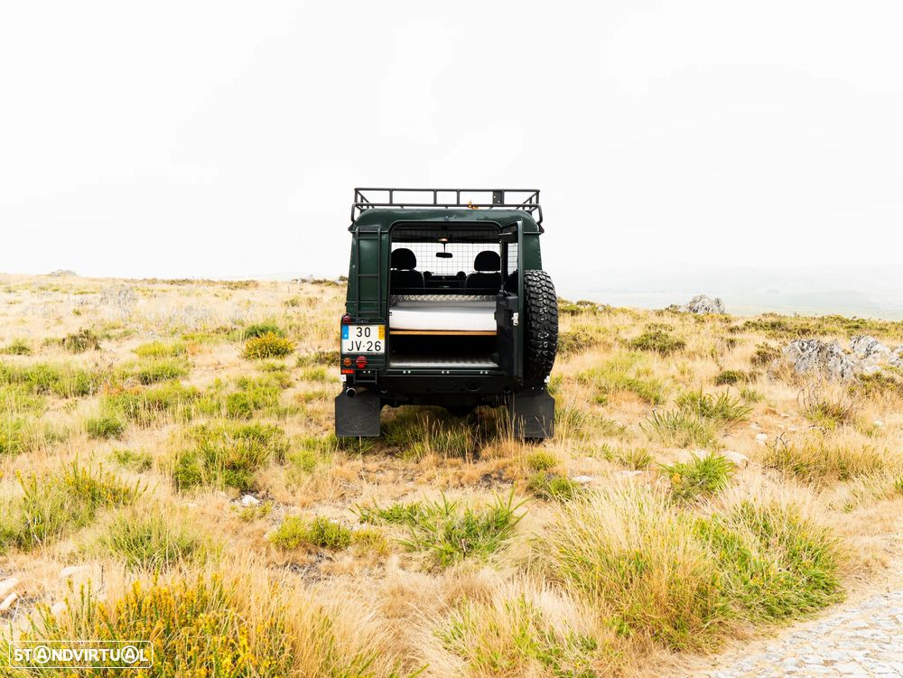 Land Rover Defender - 32