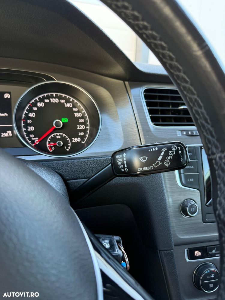 Volkswagen Golf 1.2 TSI BlueMotion Technology DSG Comfortline - 22