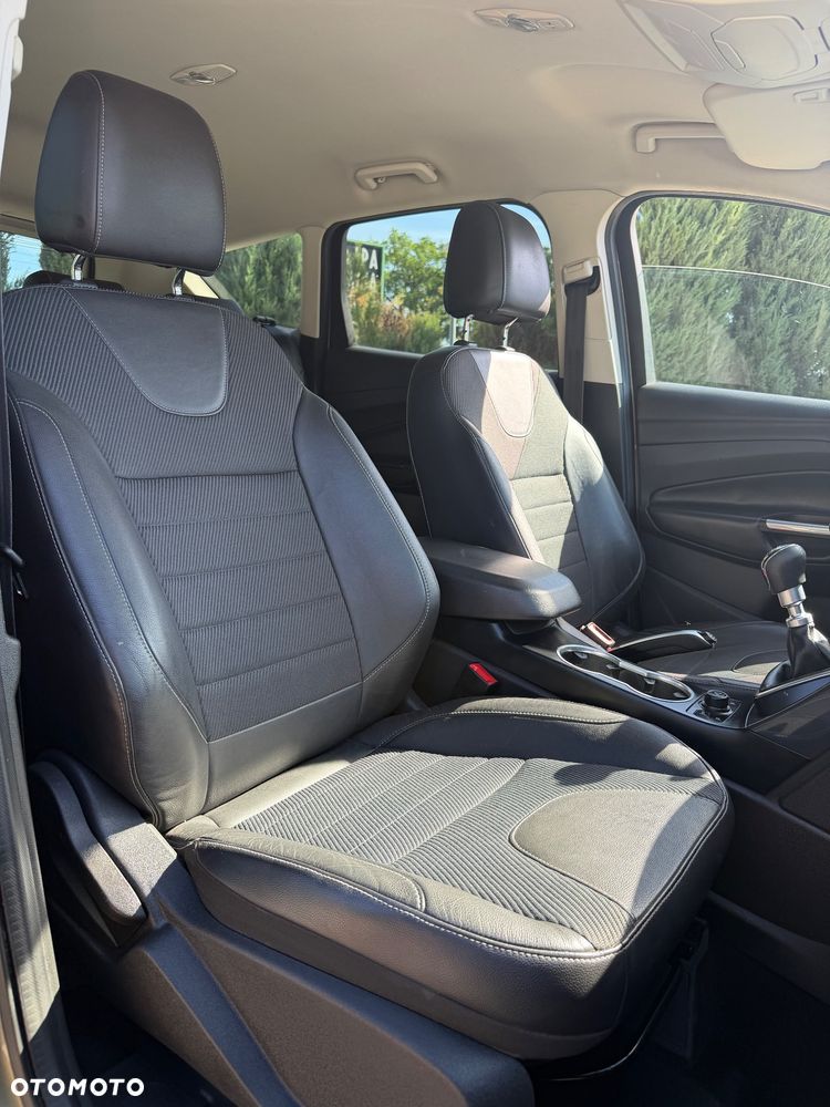 Ford Kuga 2.0 TDCi 2x4 Titanium - 23