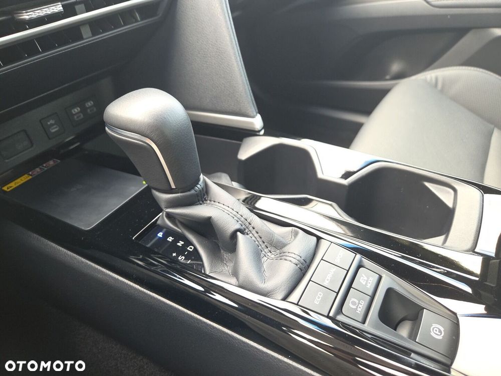Toyota Camry - 26