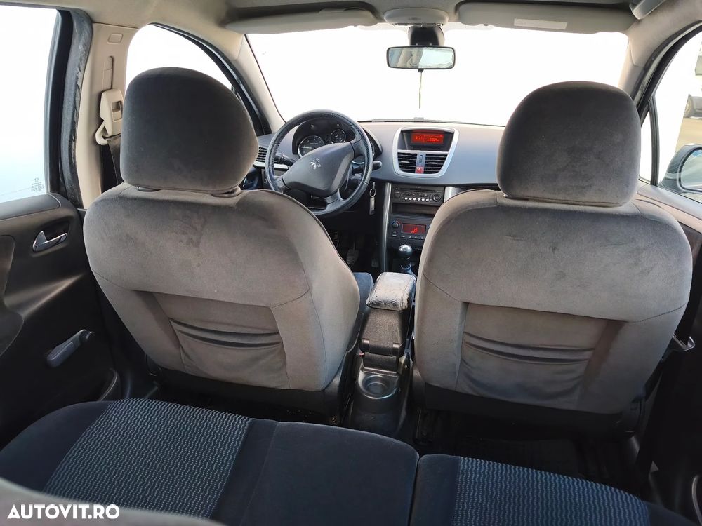 Peugeot 207 1.6HDI Trendy - 17