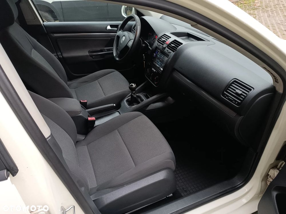 Volkswagen Golf - 5