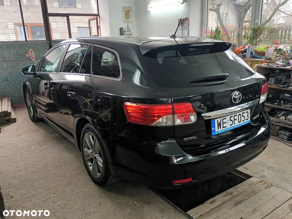 Toyota Avensis 1.8 Sol - 8