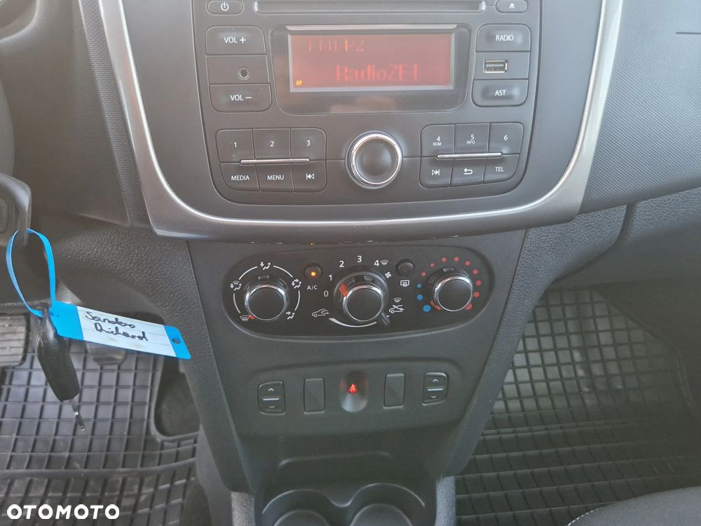 Dacia Sandero 1.2 16V 75 Essentiel - 11