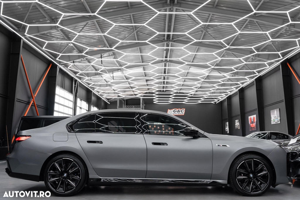 BMW M7 M760e xDrive AT PHEV - 28