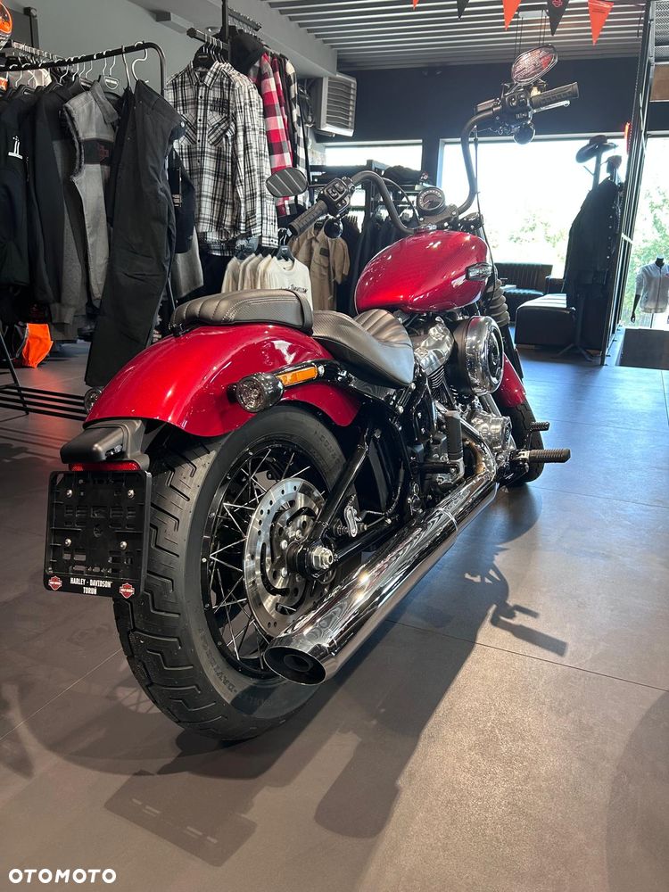 Harley-Davidson Softail Street Bob - 2