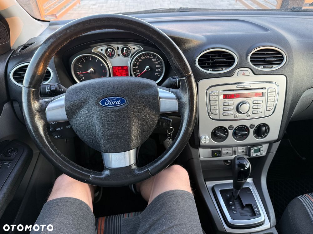 Ford Focus 1.6 16V Sport - 11