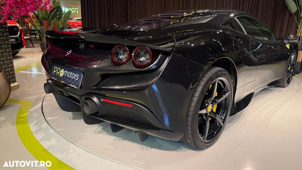 Ferrari F8 - 5