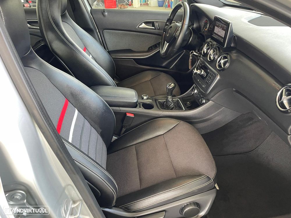 Mercedes-Benz A 180 (BlueEFFICIENCY) Urban - 16