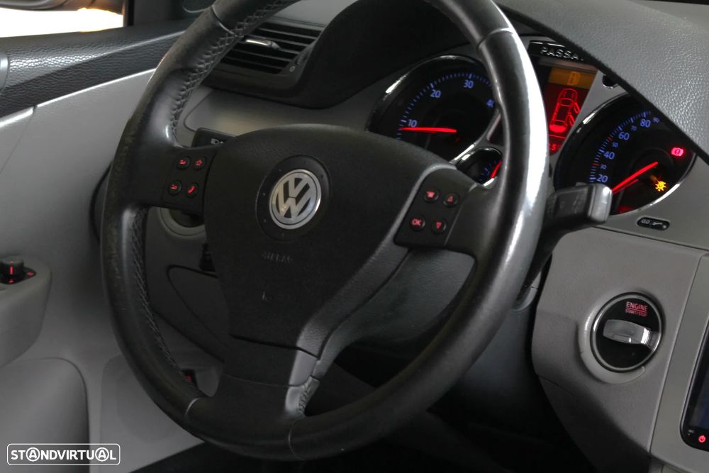 VW Passat Variant 2.0 TDi Sportline - 24