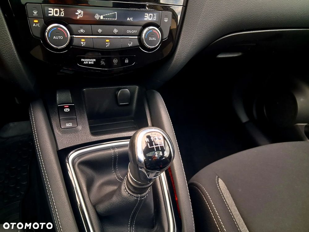 Nissan Qashqai 1.3 DIG-T N-CONNECTA - 29