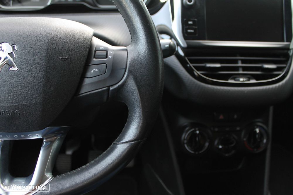Peugeot 208 1.2 PureTech Signature - 11