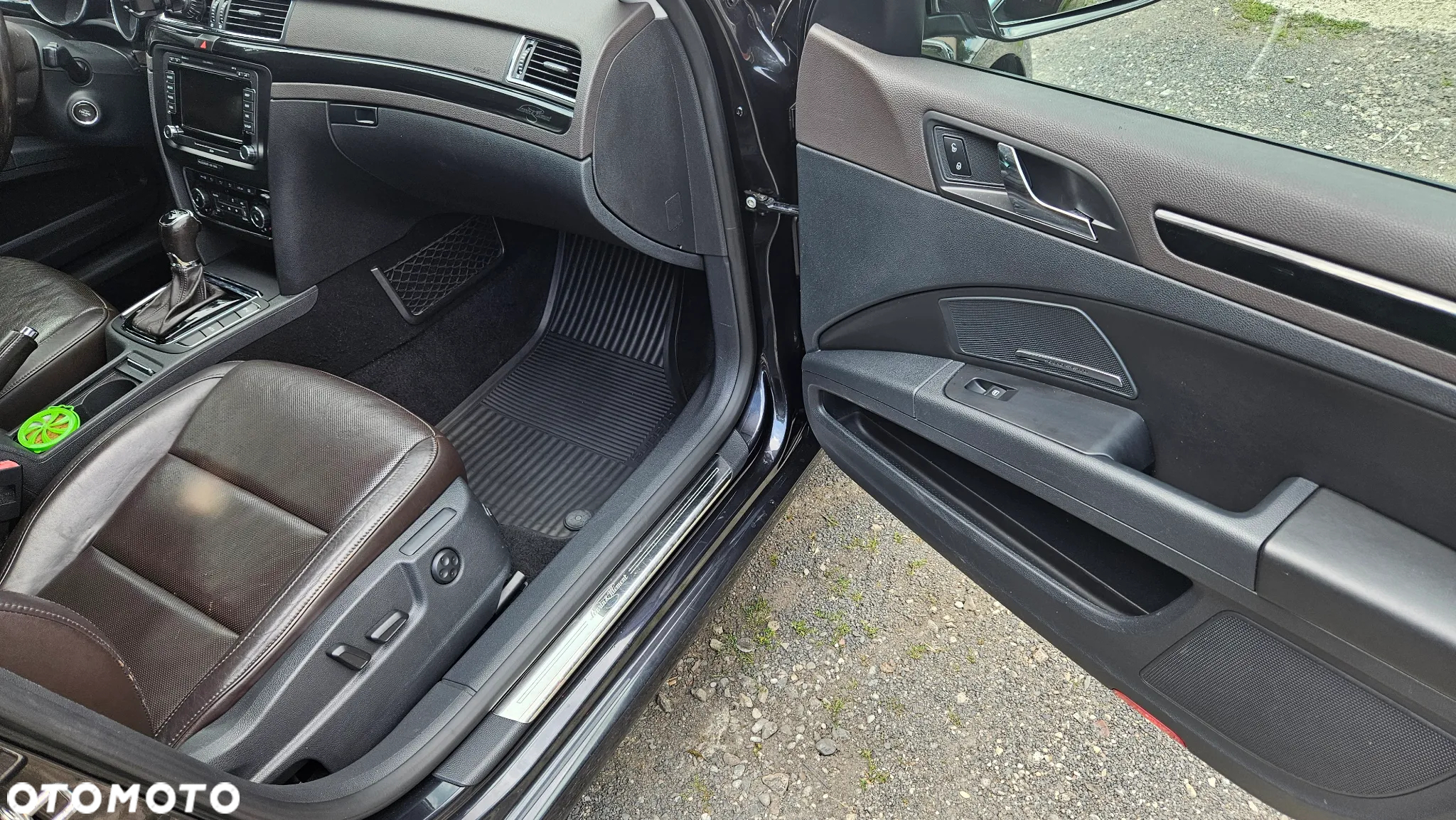Skoda Superb 2.0 TDI L&K DSG - 14