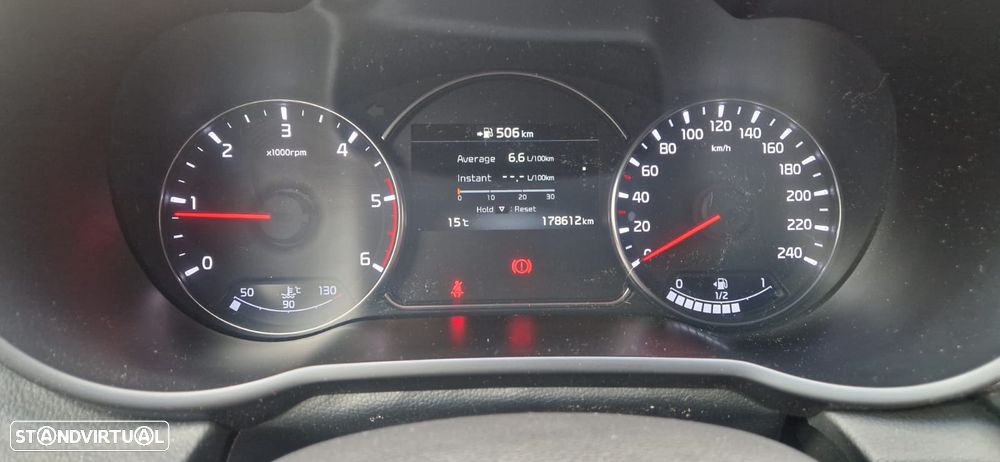 Kia Carens 1.7 CRDi ISG TX - 7