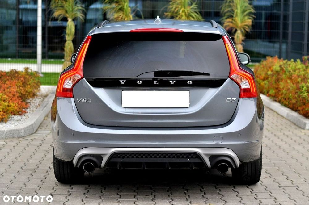 Volvo V60 D3 R-Design - 16