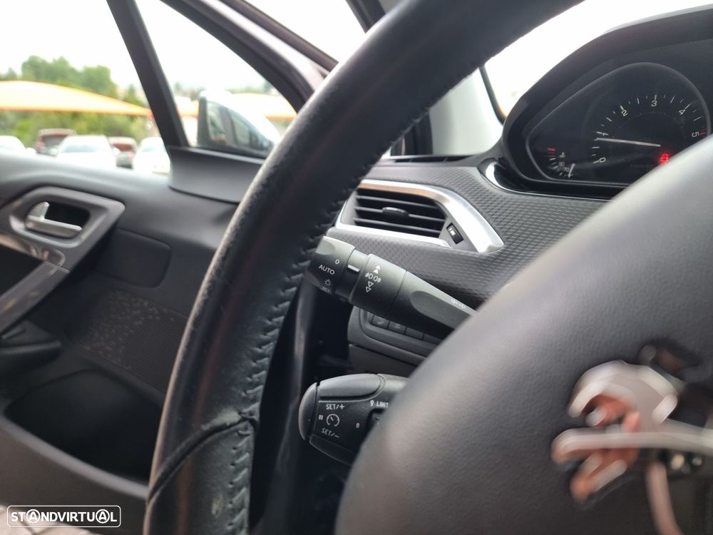 Peugeot 2008 1.6 BlueHDi Style - 15