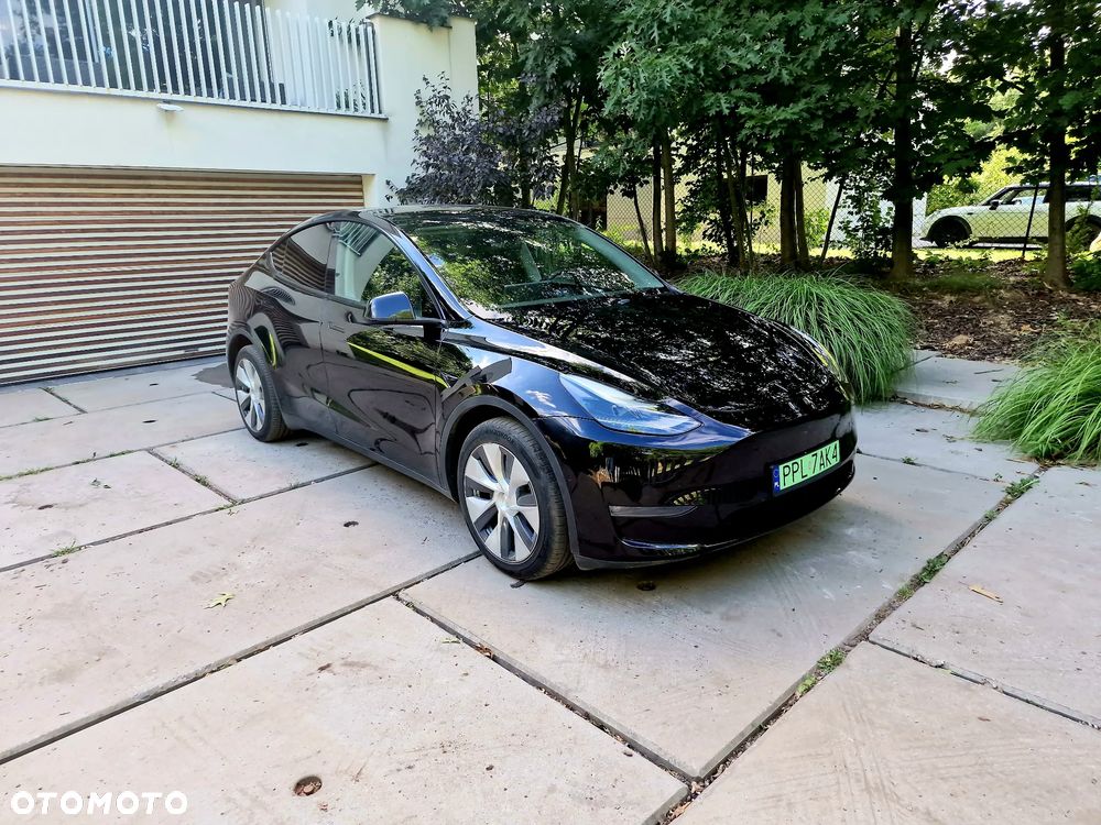 Tesla Model Y Long Range AWD - 1