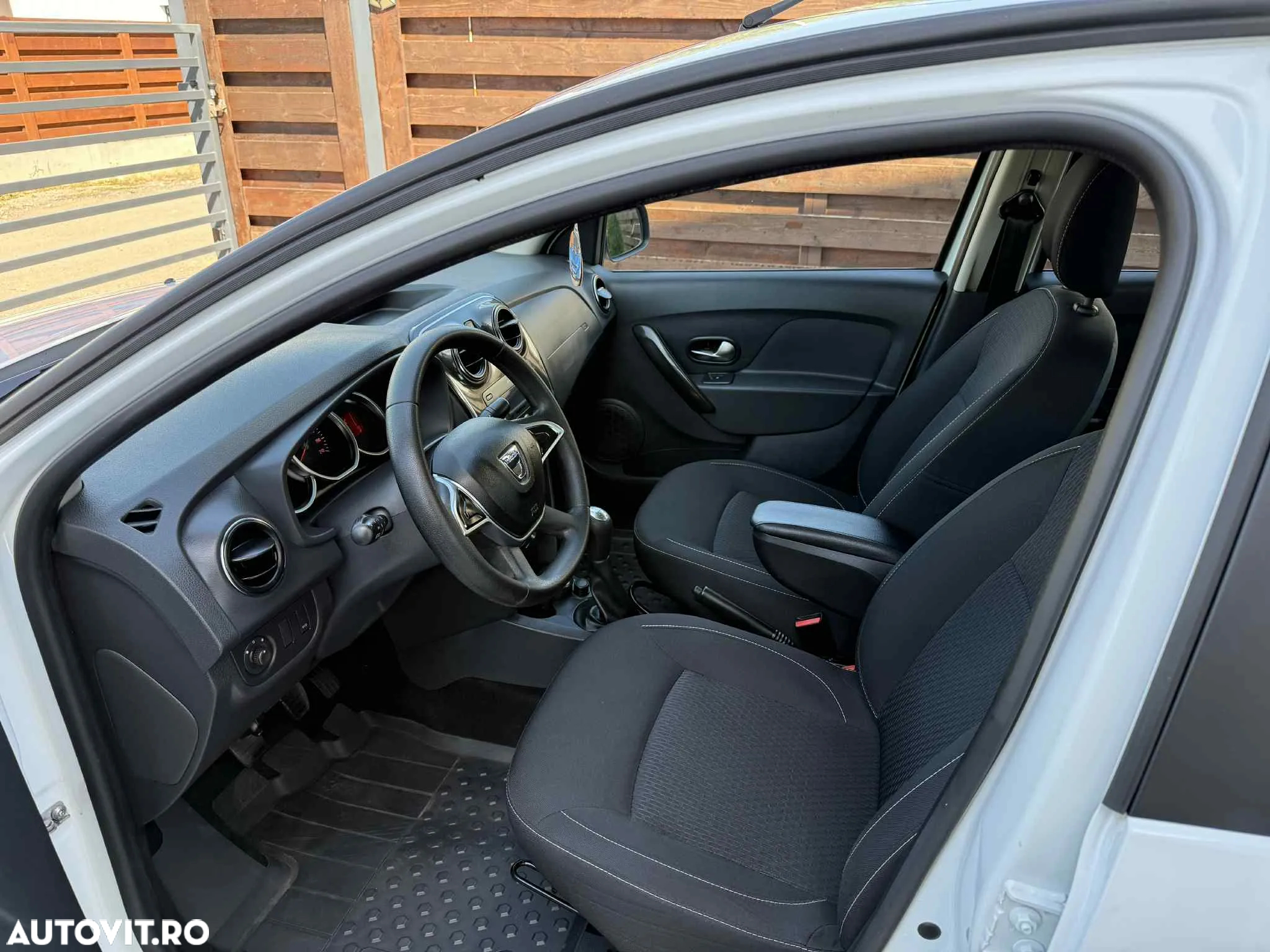 Dacia Logan 0.9 TCe Laureate - 5