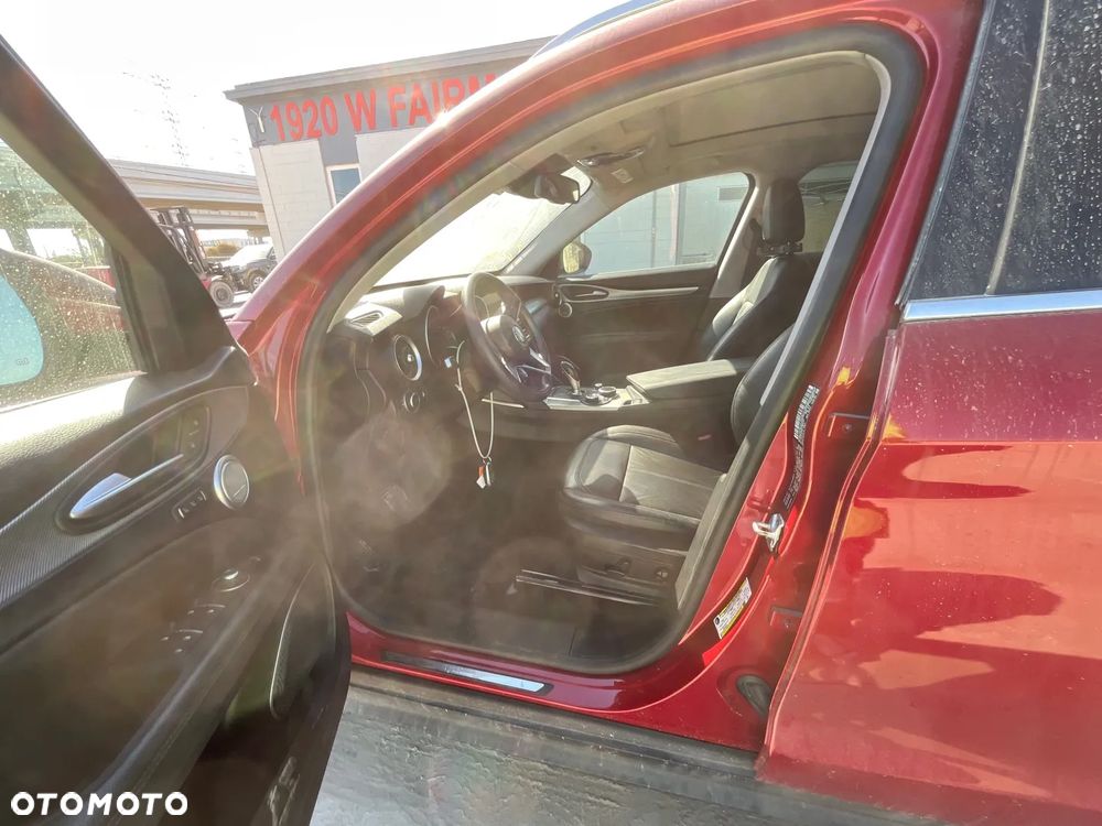 Alfa Romeo Stelvio - 11