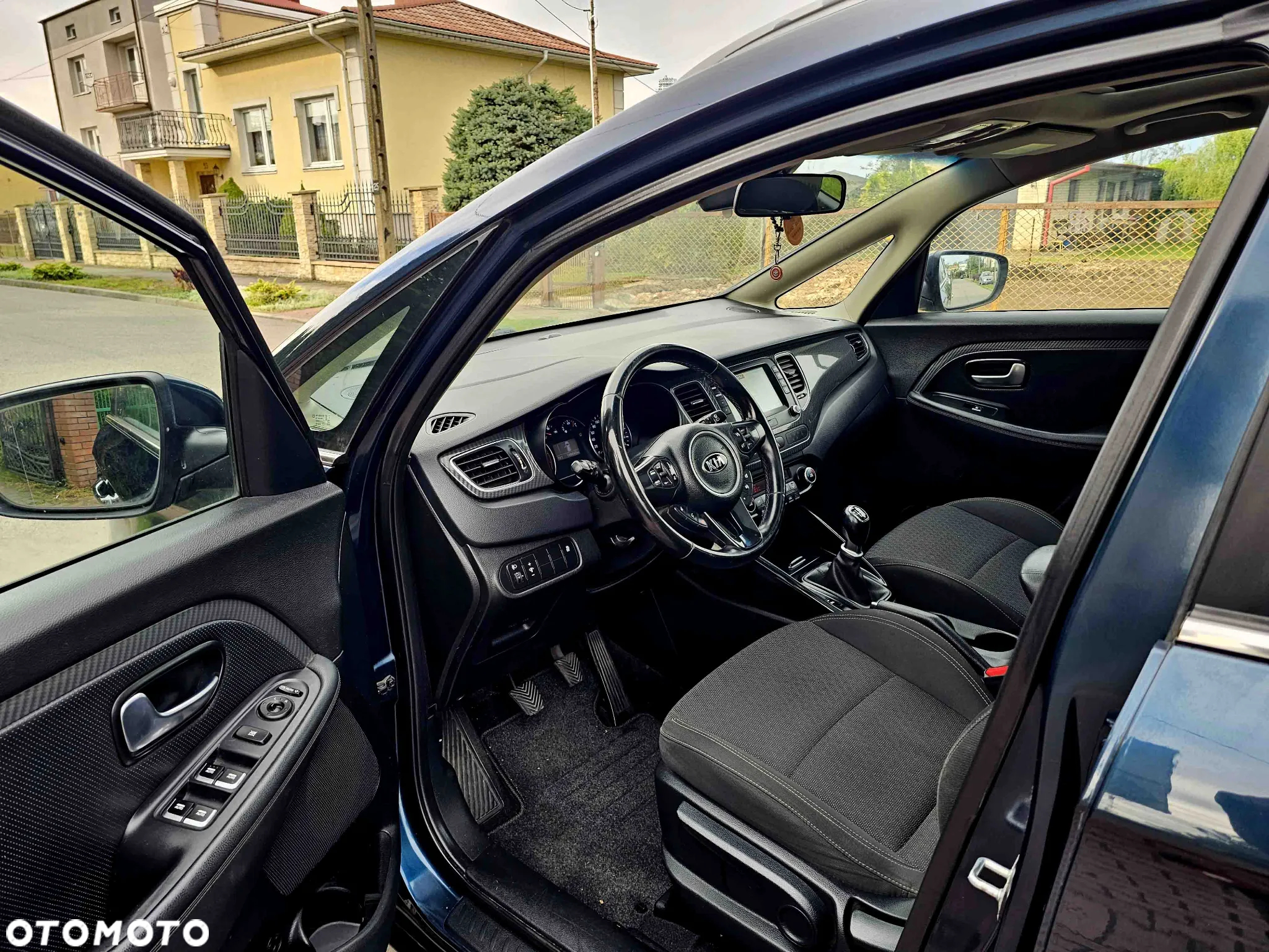 Kia Carens 1.7 CRDi M 7os - 16