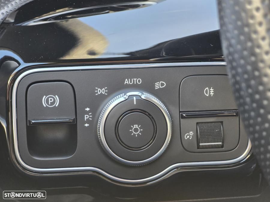 Mercedes-Benz CLA 180 d Shooting Brake 7G-DCT AMG Line - 25