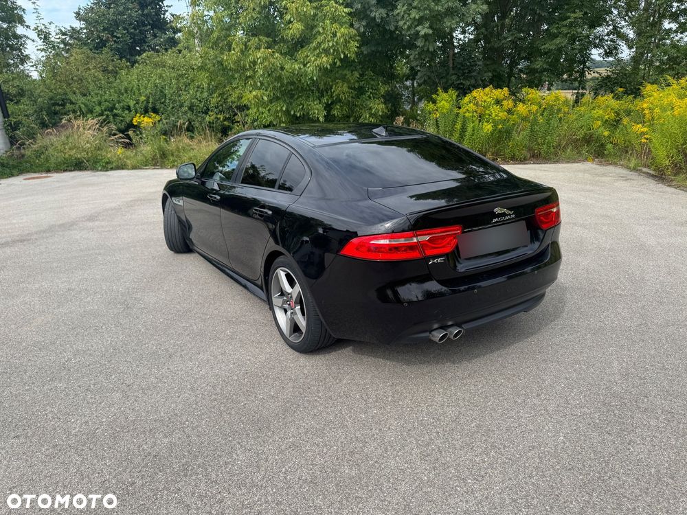 Jaguar XE 2.0 D R-Sport - 5