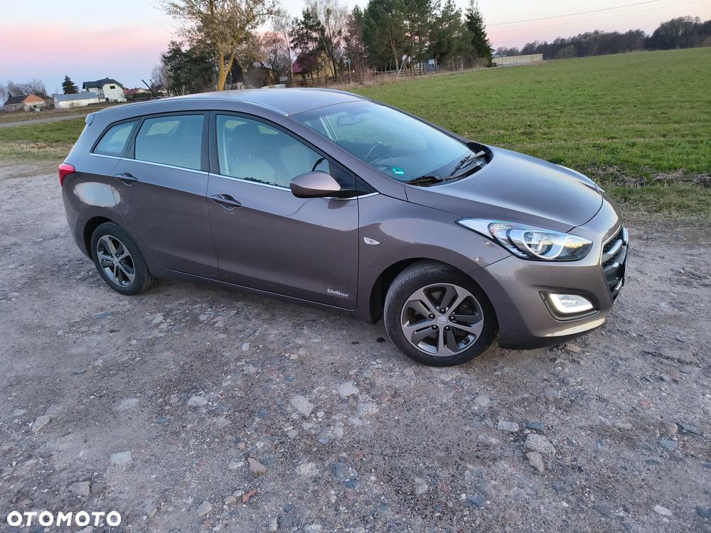 Hyundai i30 1.6 CRDi Fifa World Cup Edition - 3