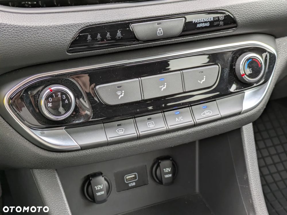Hyundai i30 1.0 T-GDI Classic + - 21
