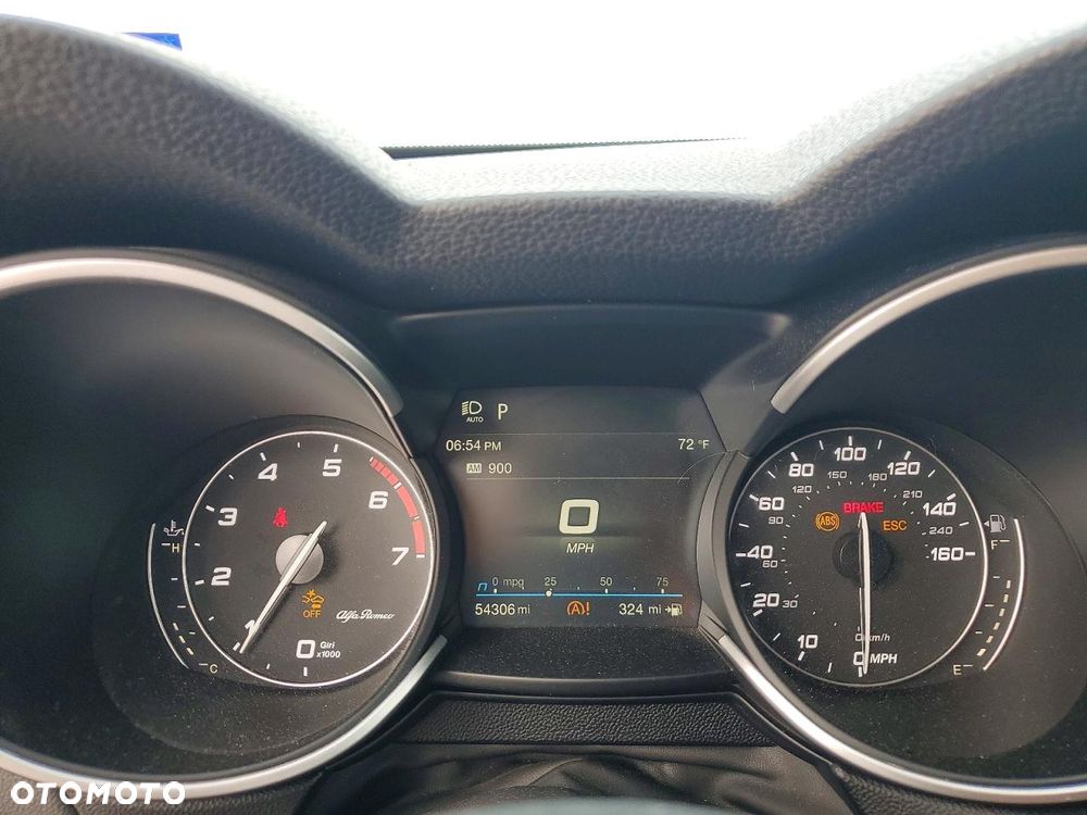 Alfa Romeo Stelvio - 10