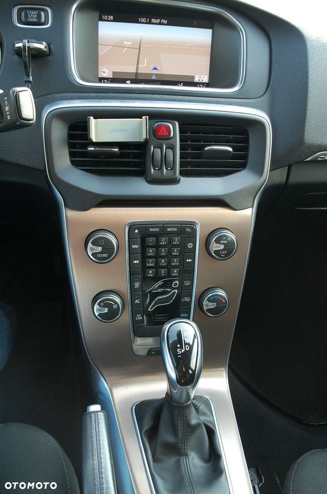 Volvo V40 - 25