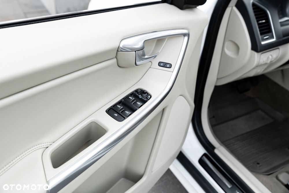 Volvo XC 60 D4 Geartronic Summum - 18