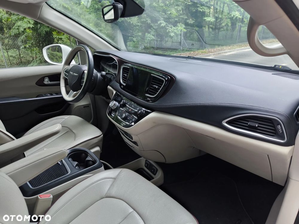 Chrysler Pacifica - 9