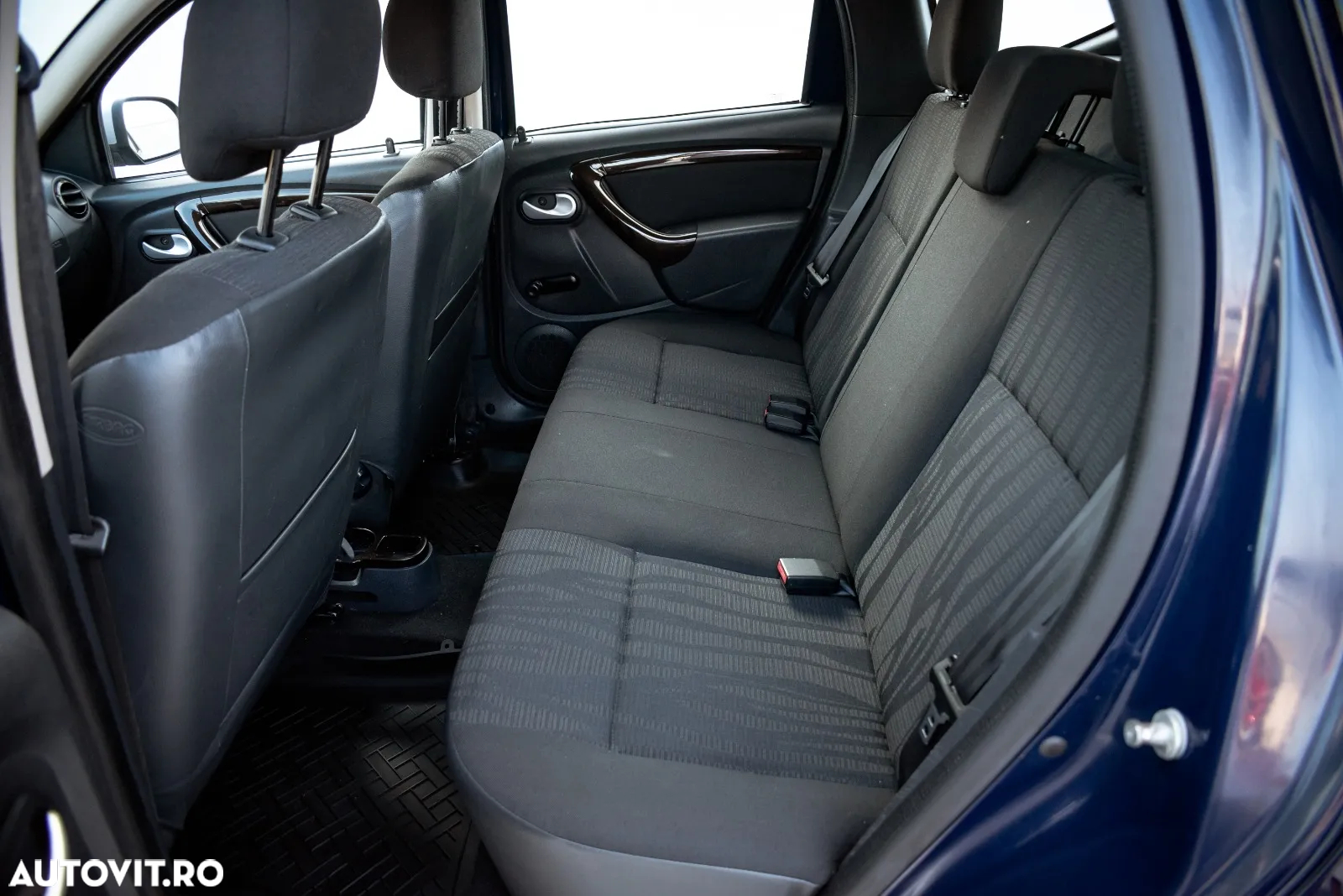 Dacia Duster 1.6 4x2 Laureate - 16