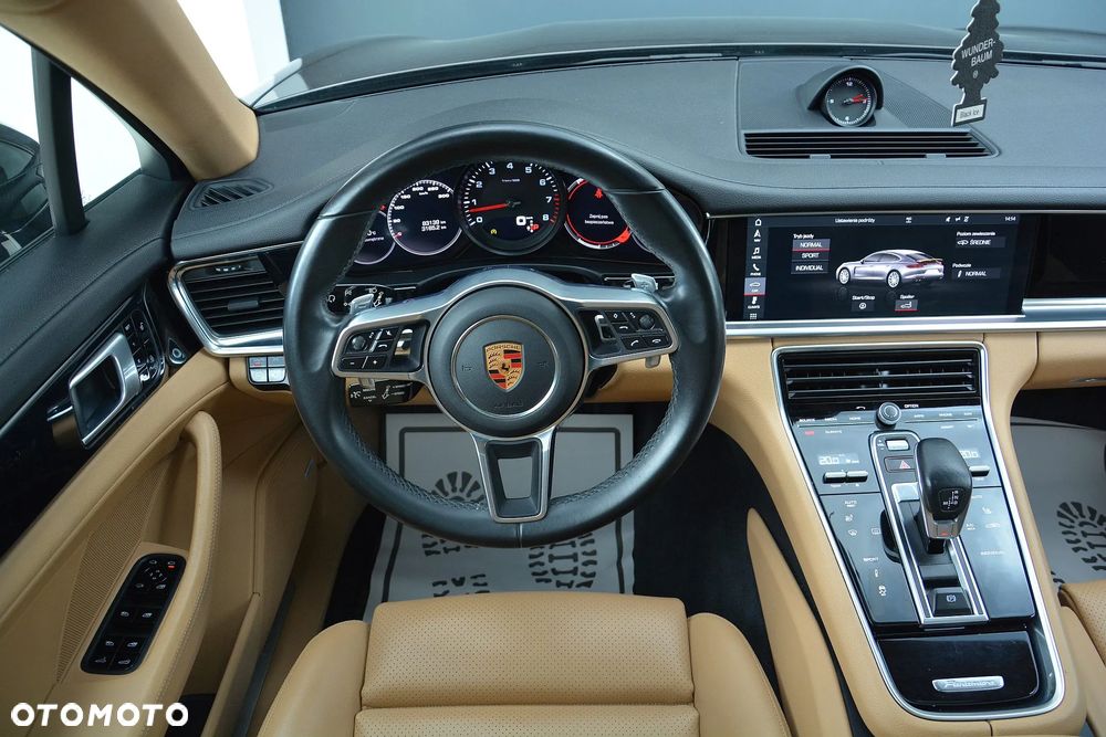 Porsche Panamera 4 - 22