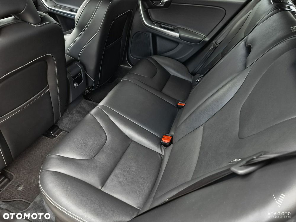 Volvo V60 D3 Momentum - 17