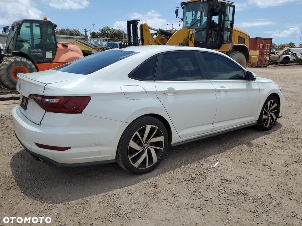 Volkswagen Jetta - 6