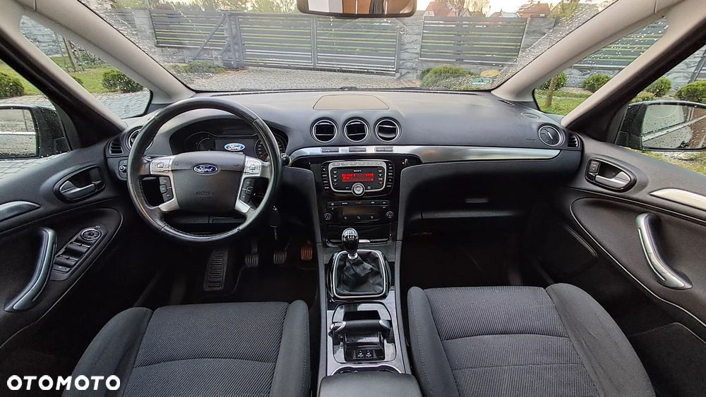 Ford S-Max - 12