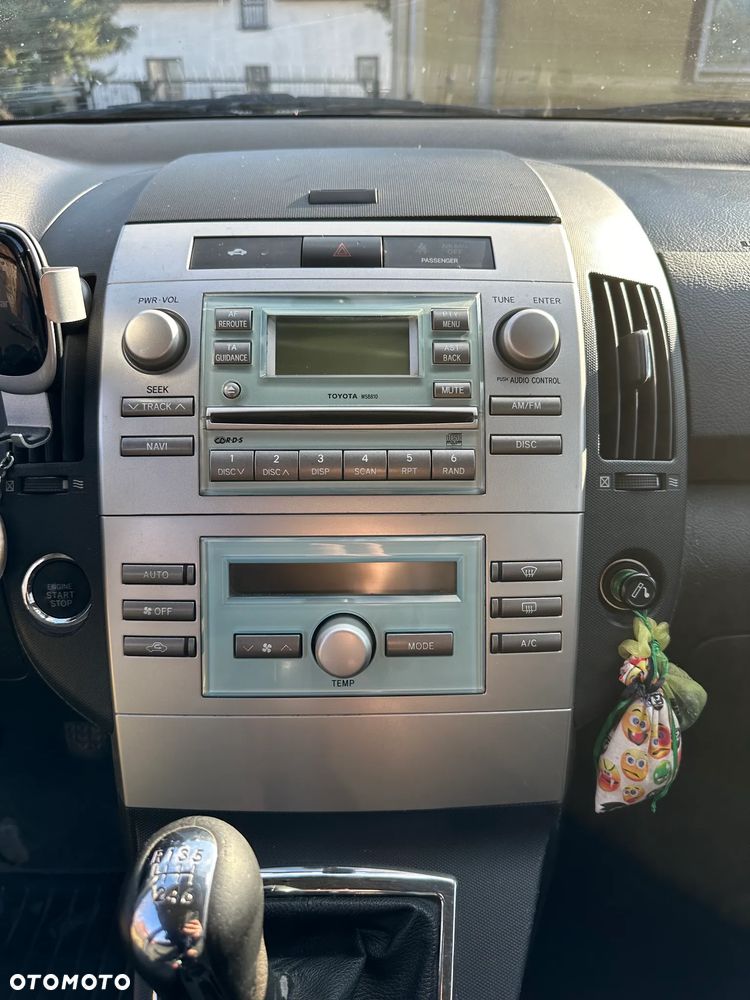 Toyota Corolla Verso 2.2 D-4D - 16