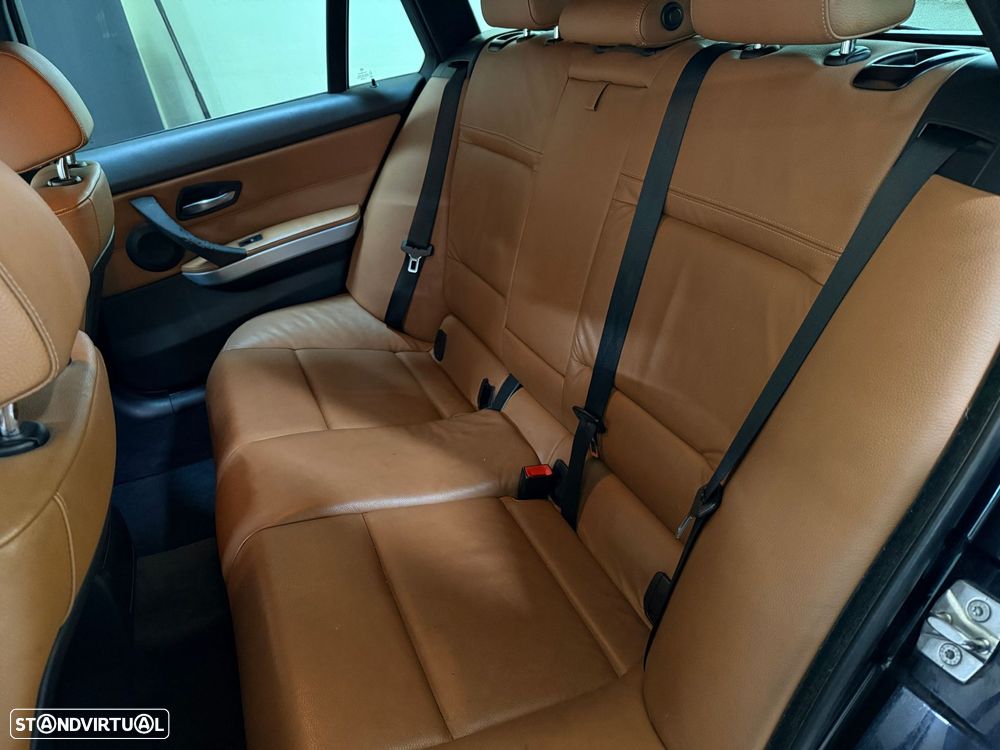 BMW 320 d Pack M - 25