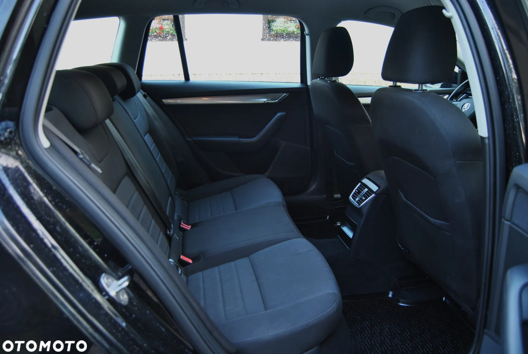 Skoda Octavia 2.0 TDI Elegance DSG - 8