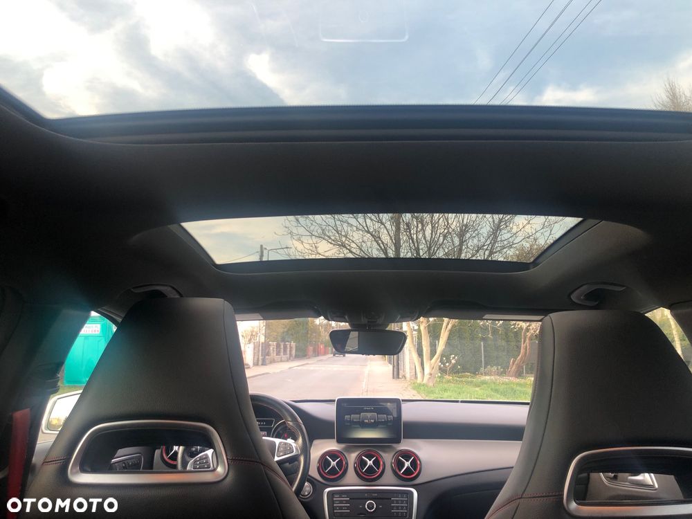 Mercedes-Benz GLA 45 AMG 4Matic 7G-DCT - 32