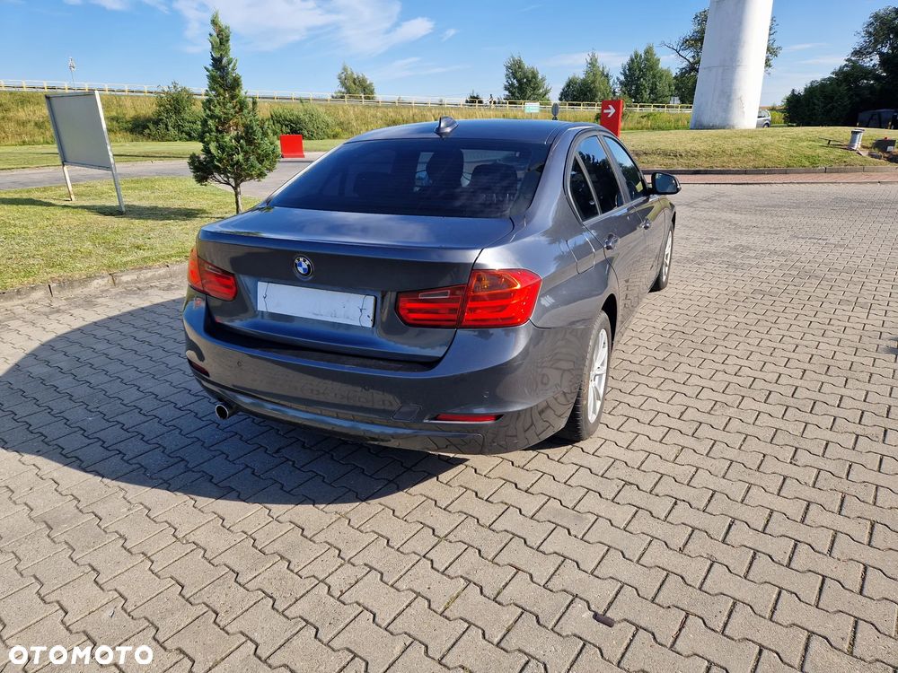 BMW Seria 3 318d Sport Line - 16