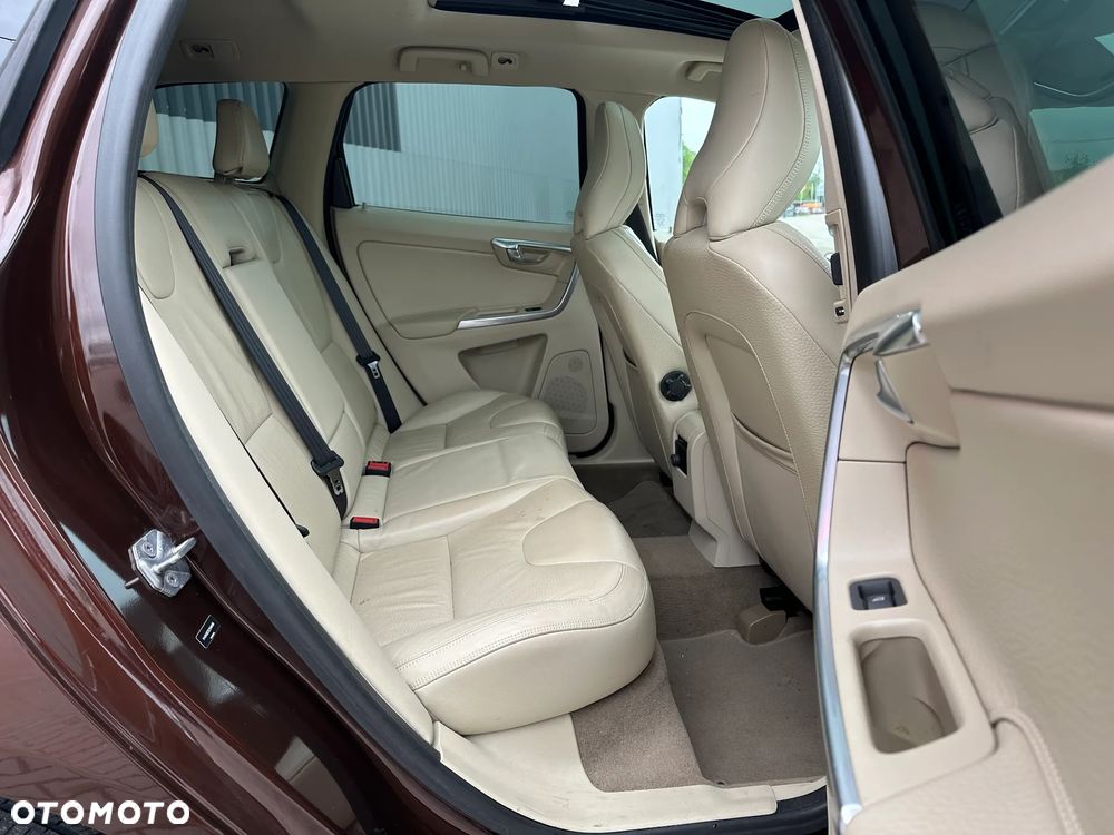 Volvo XC 60 3.2 AWD RDesign - 22