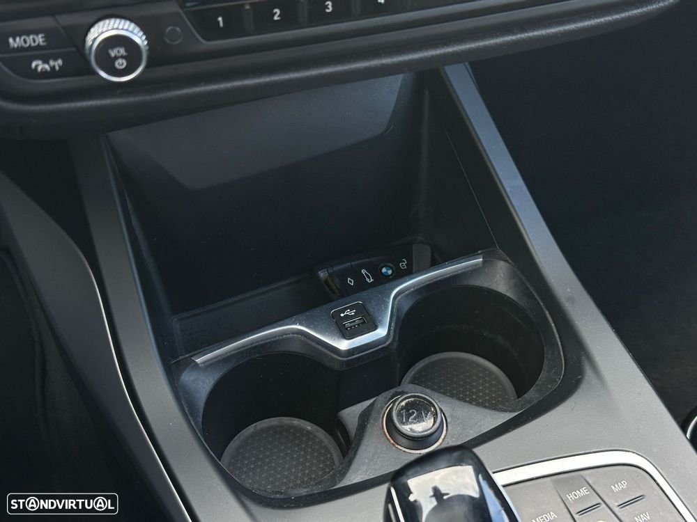 BMW 116 d Pack M Auto - 25