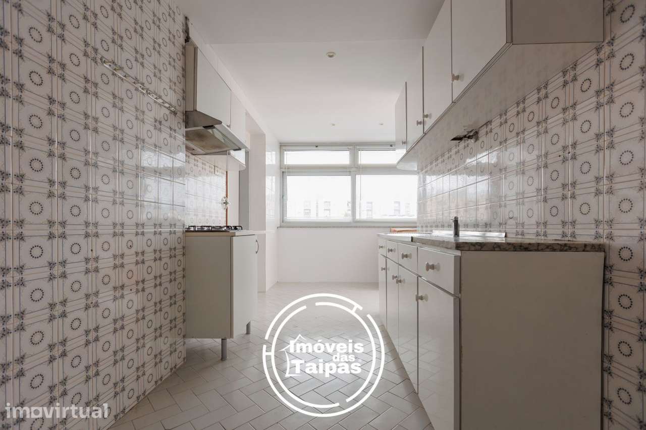 Vende-se Apartamento Duplex Centro das Taipas - Grande imagem: 2/21